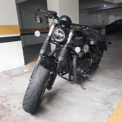 TRIUMPH BONNEVILLE BOBBER 1200 